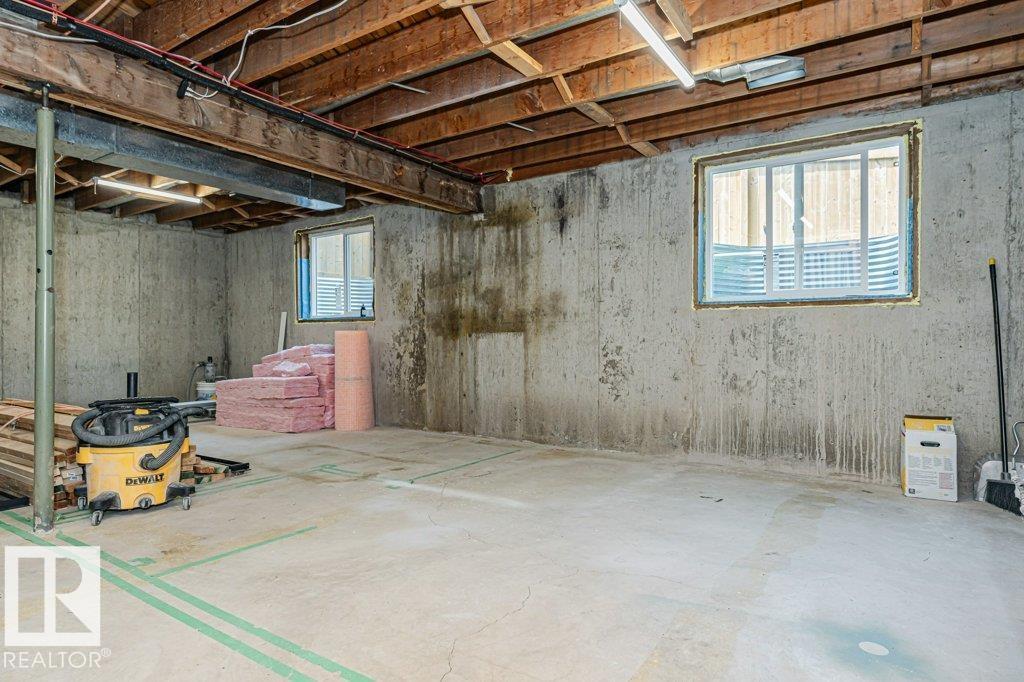 9905 81 ST - 49