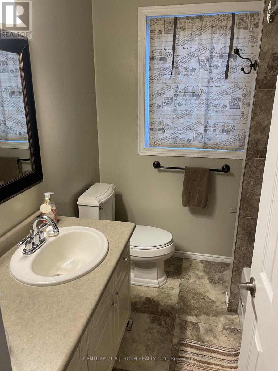 BEDROOM #3 - 105 CHIEFTAIN CRESCENT, Barrie (400 East) — photo 6
