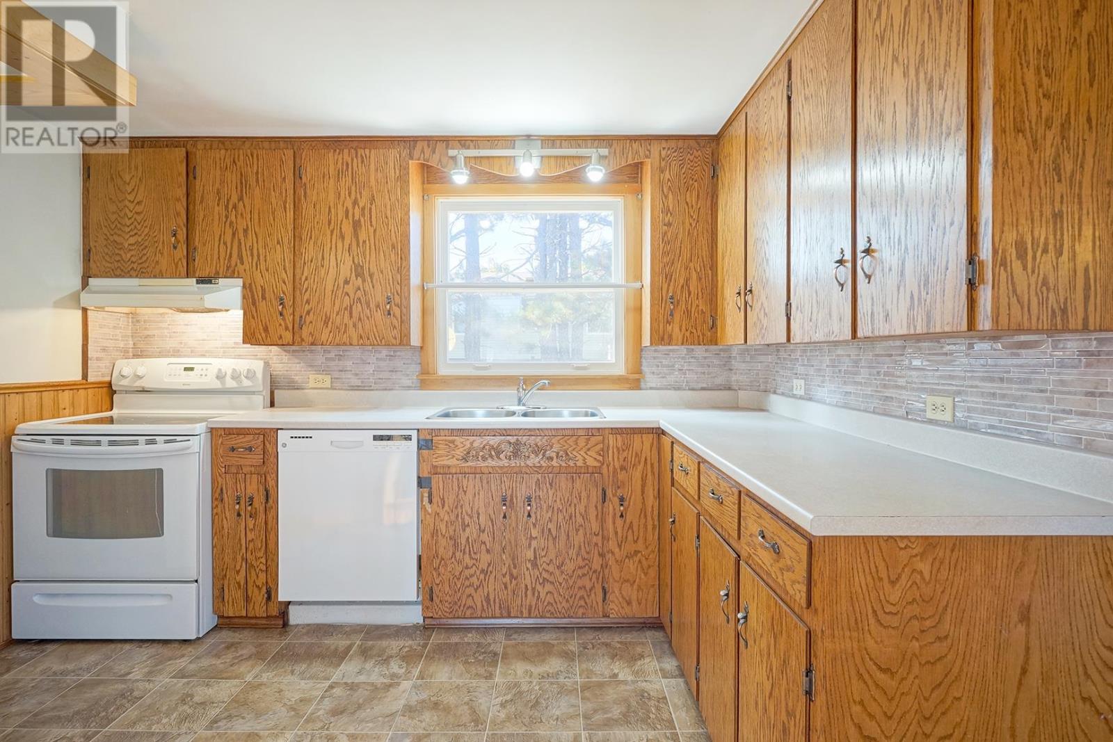 487 South Drive - 10