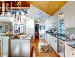 6pc Ensuite bath - 4810 Sanderson Road, Texada Island, BC V0N1W0 Photo 17