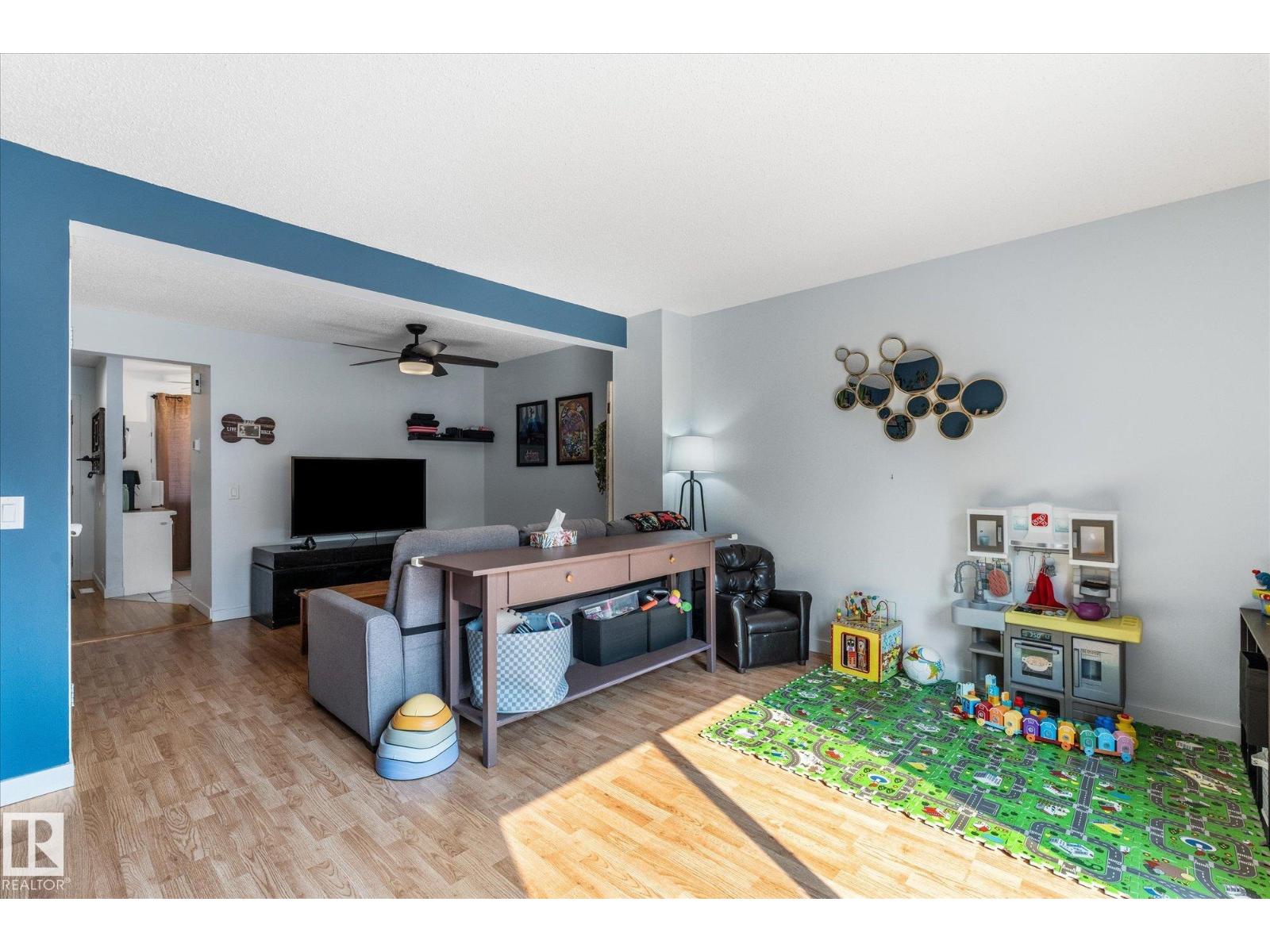 #26 100 WESTRIDGE CR - 17
