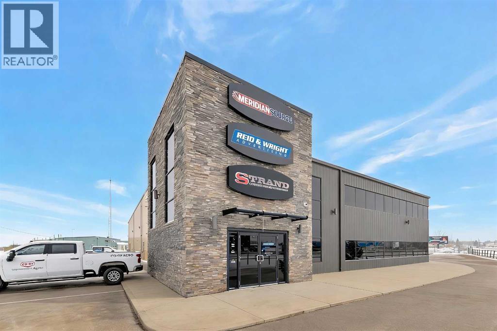 5921 50 Avenue, Lloydminster — photo 2
