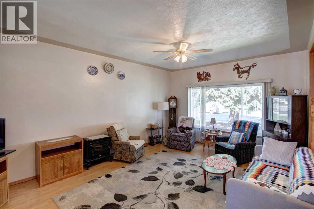 419 2 Street N - 5