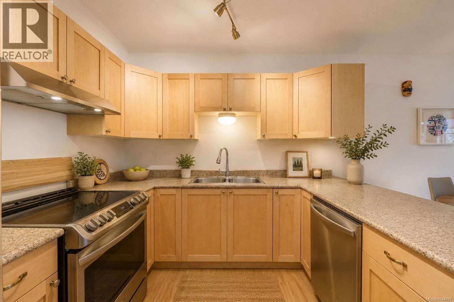 #2 1553 Larch Rd - Image 3