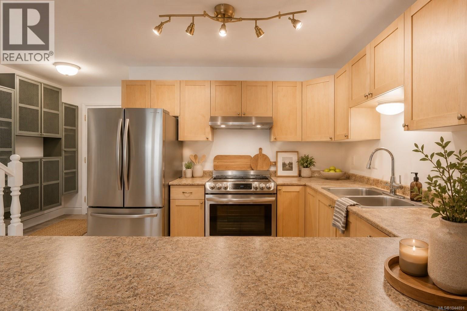 #2 1553 Larch Rd - Image 5