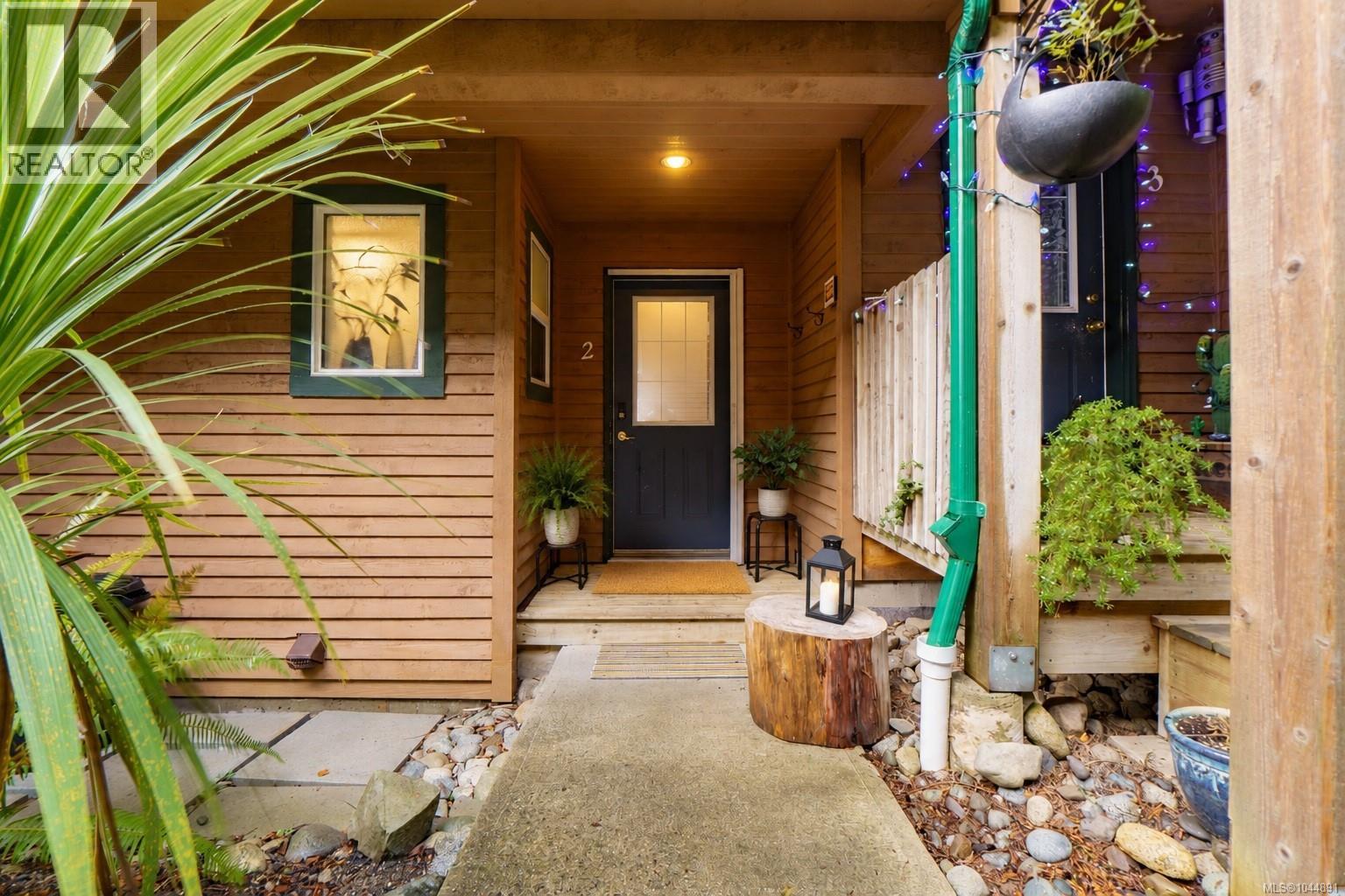 #2 1553 Larch Rd - 1