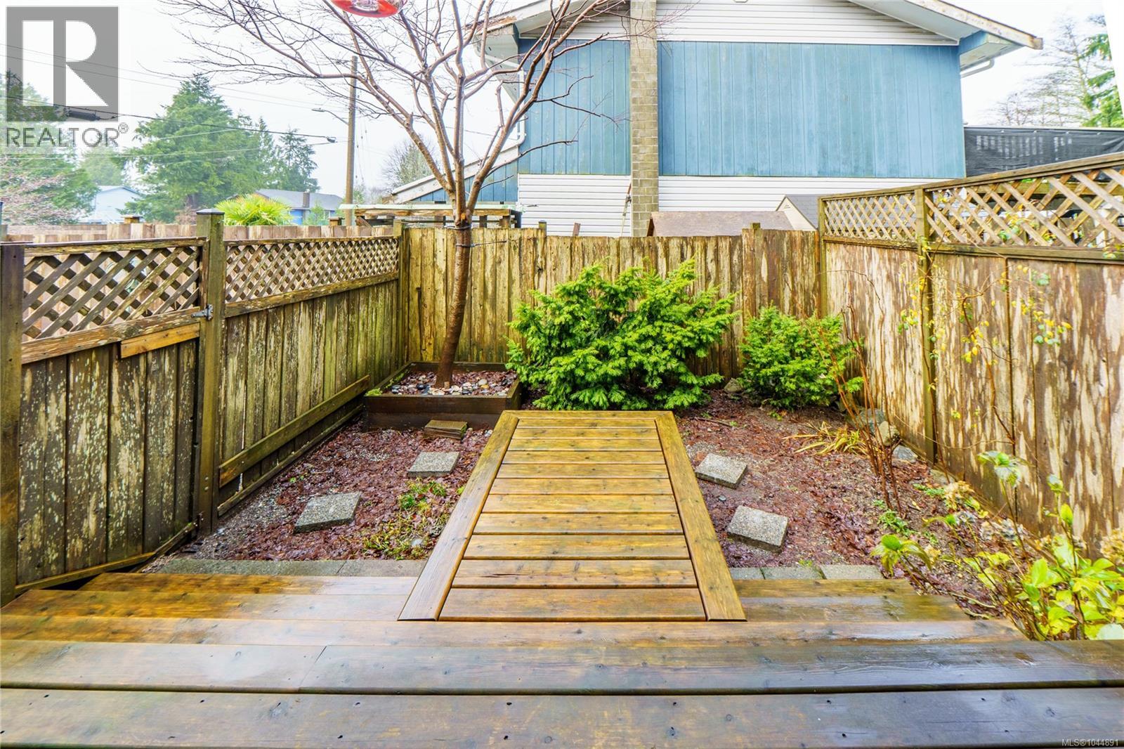 #2 1553 Larch Rd - Image 30