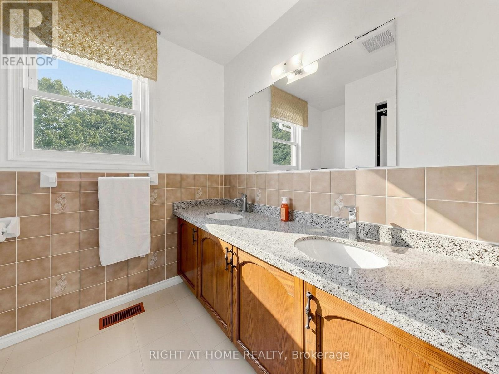 138 STRAWBERRY DRIVE - 25