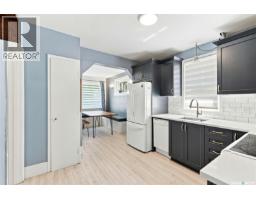 Family room - 2212 Wallace Street, Regina, SK S4N4A7 Photo 8