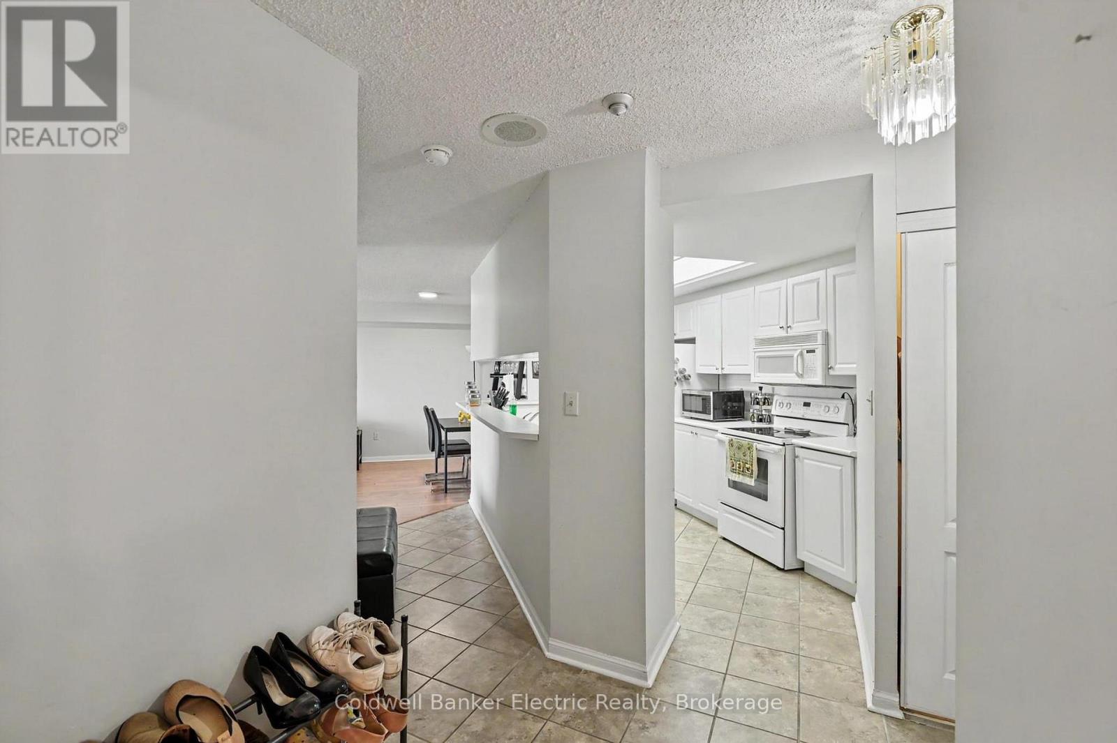 #1011 712 ROSSLAND ROAD E - Image 25