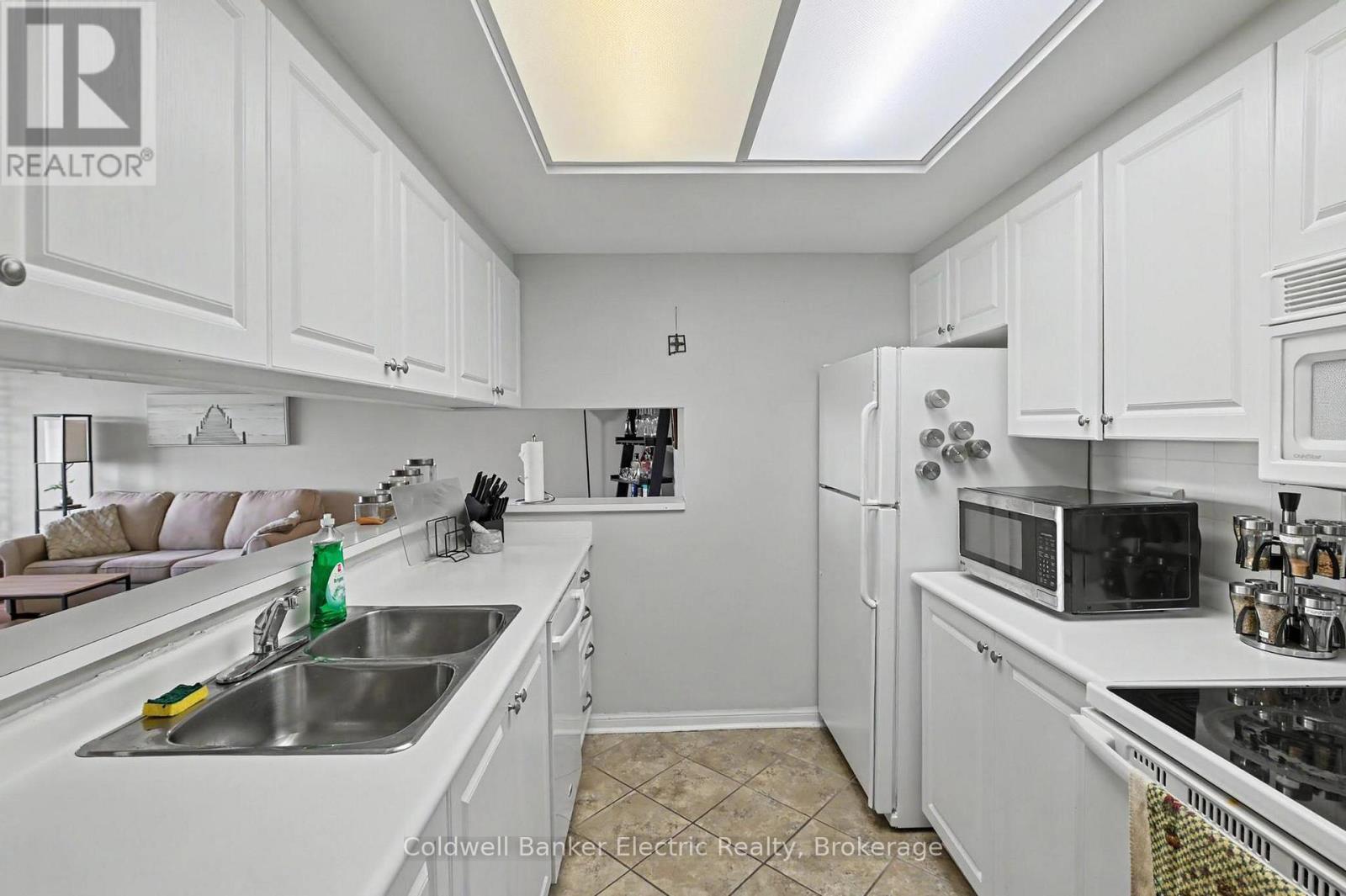 #1011 712 ROSSLAND ROAD E - Image 27