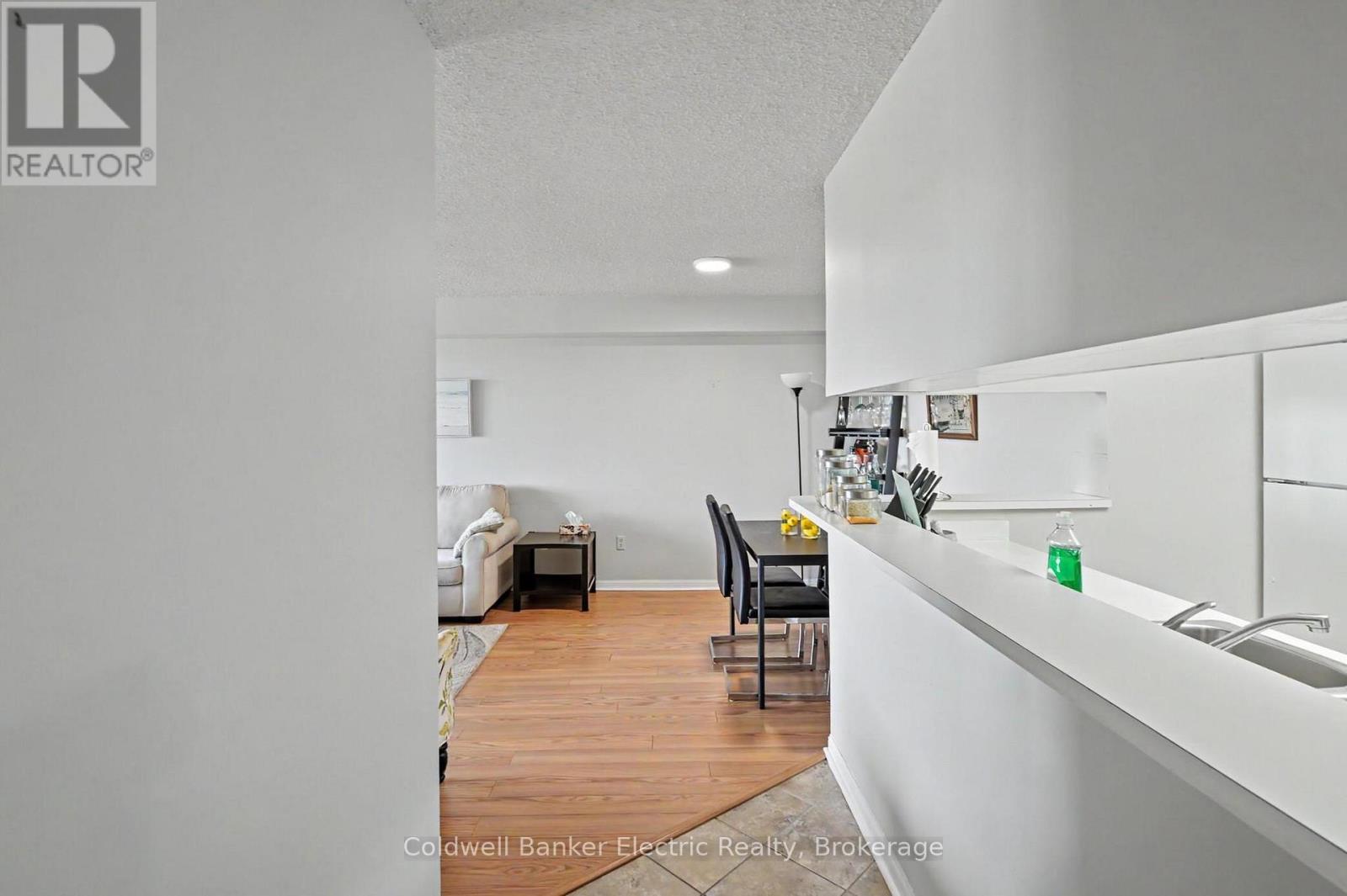 #1011 712 ROSSLAND ROAD E - Image 28