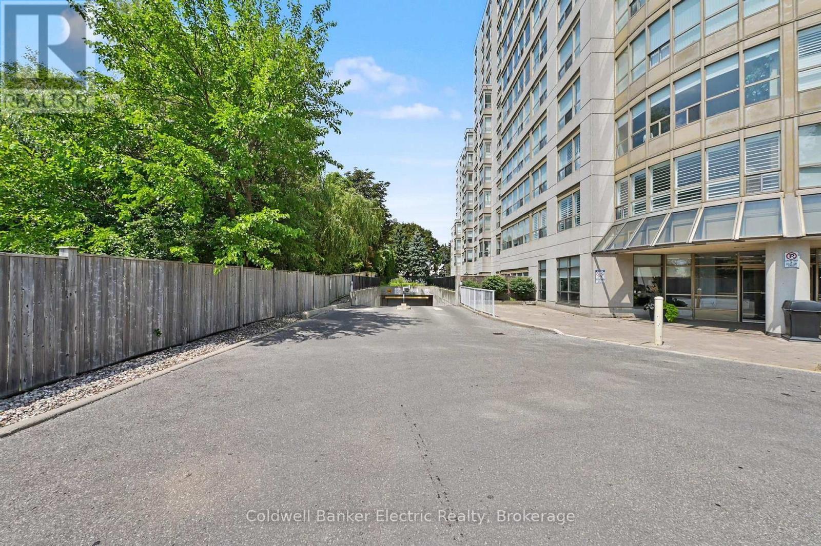 #1011 712 ROSSLAND ROAD E - Image 3