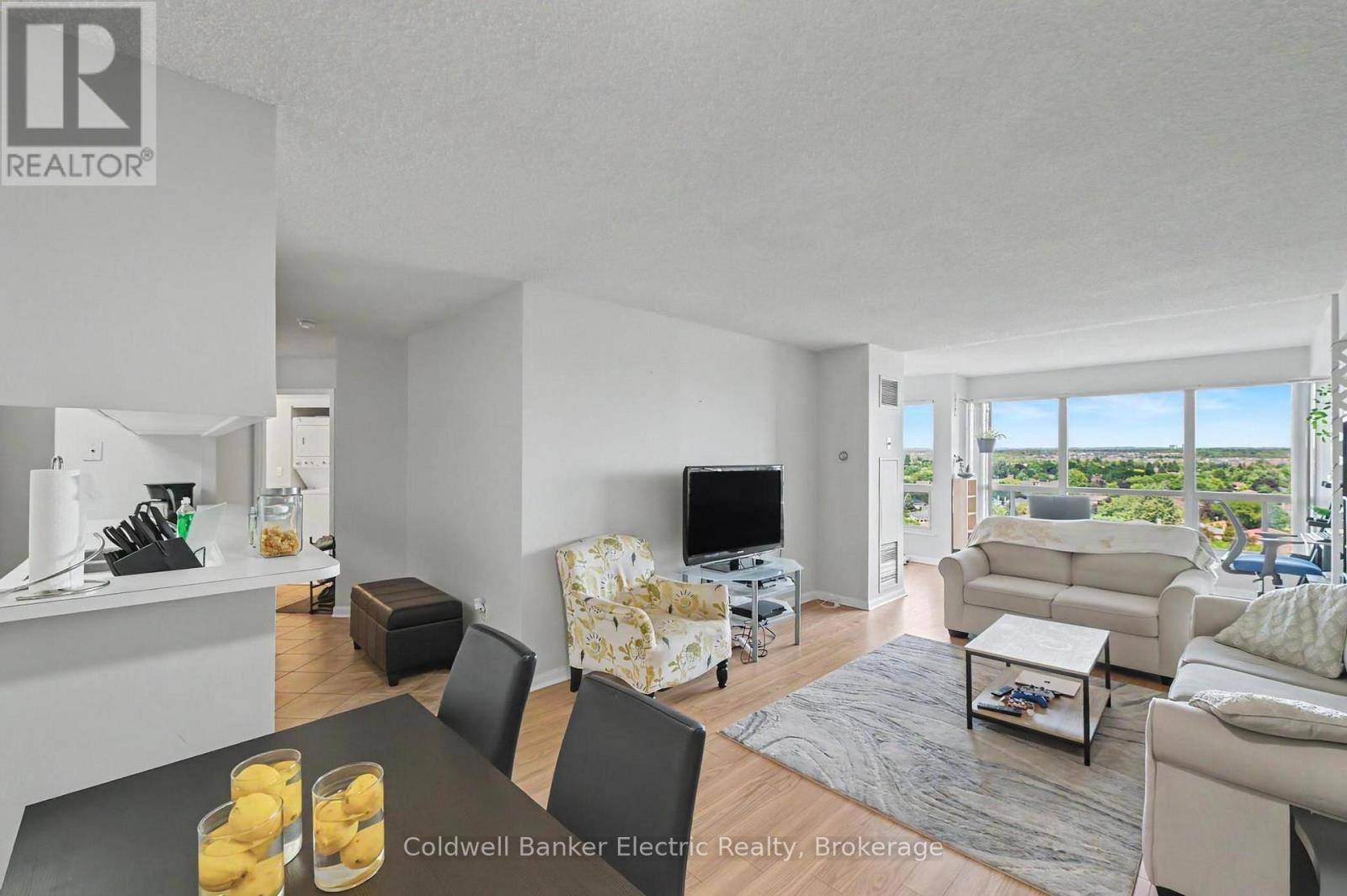 #1011 712 ROSSLAND ROAD E - Image 32
