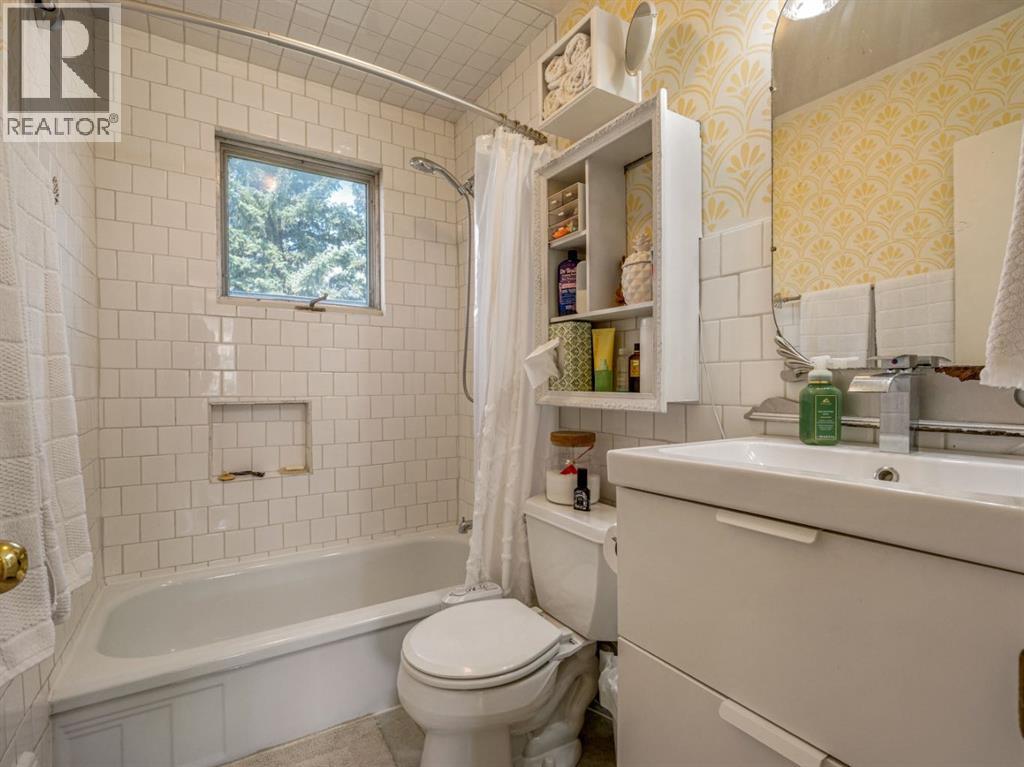 245 4 Street E - Image 17