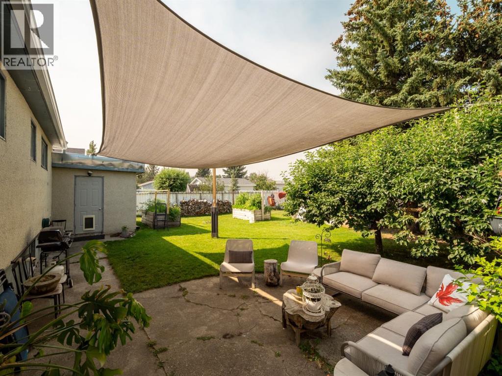 245 4 Street E - Image 34