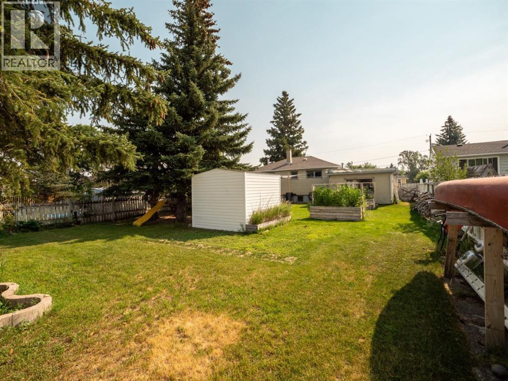 245 4 Street E - Image 36