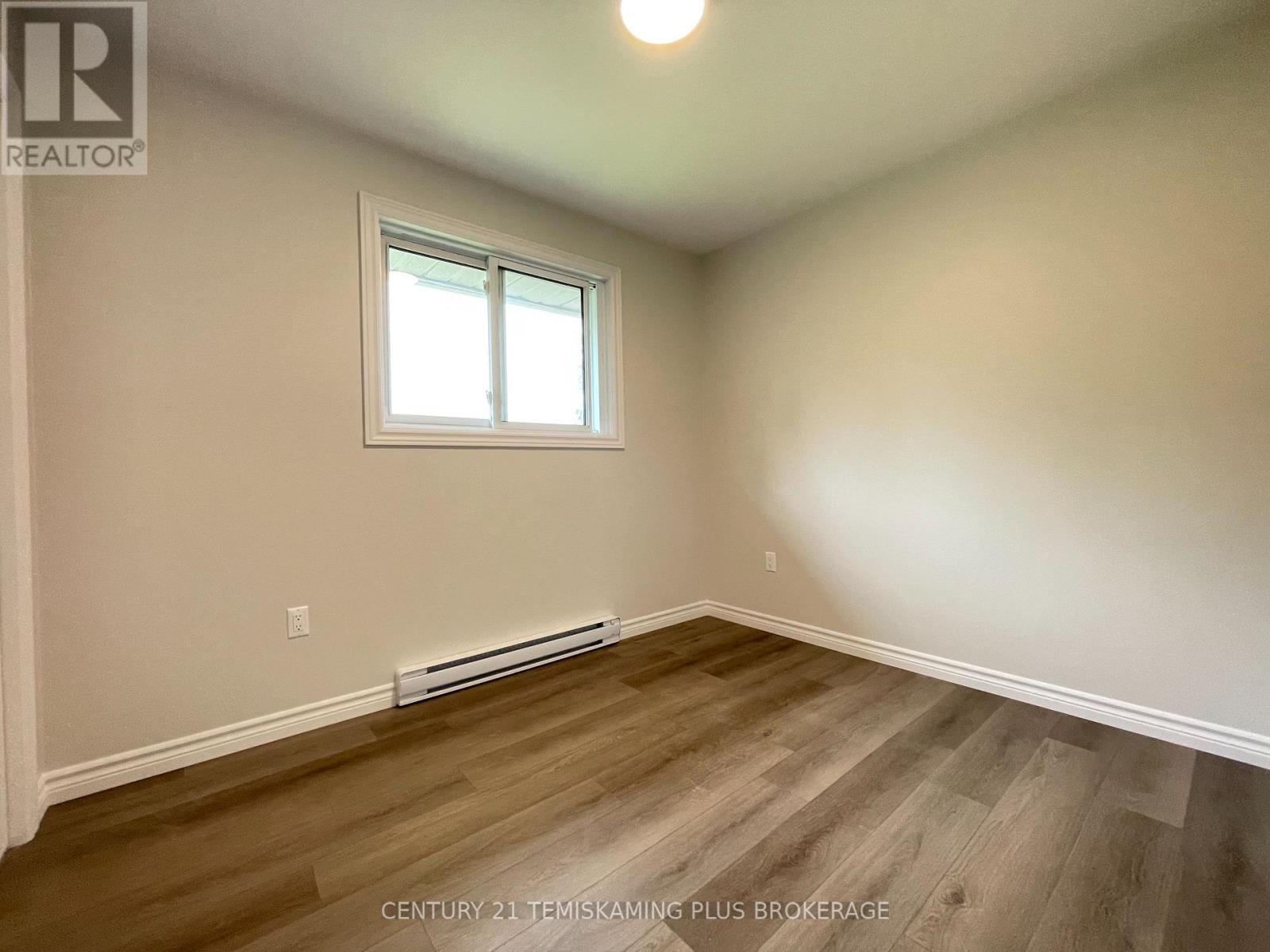 225 HESSLE AVENUE - 21