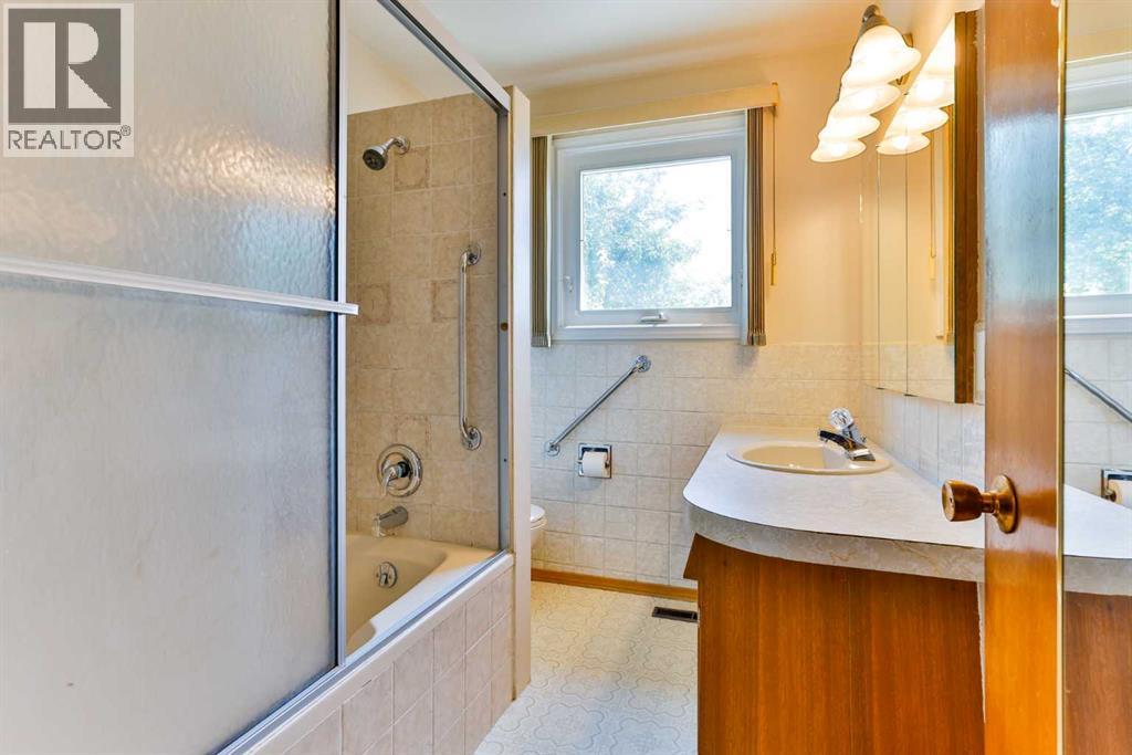 2206 16 Avenue S - 13