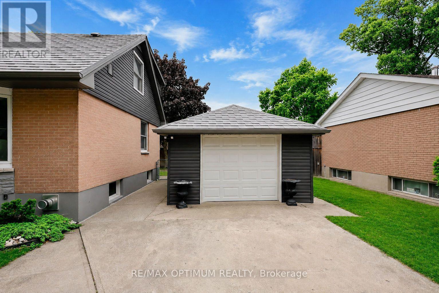 25 BUCKINGHAM ROAD, Sarnia — photo 2