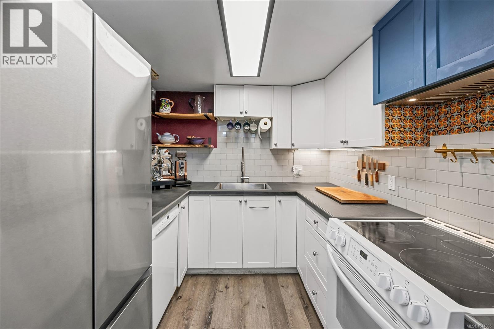 #102 1223 Johnson St - Image 12