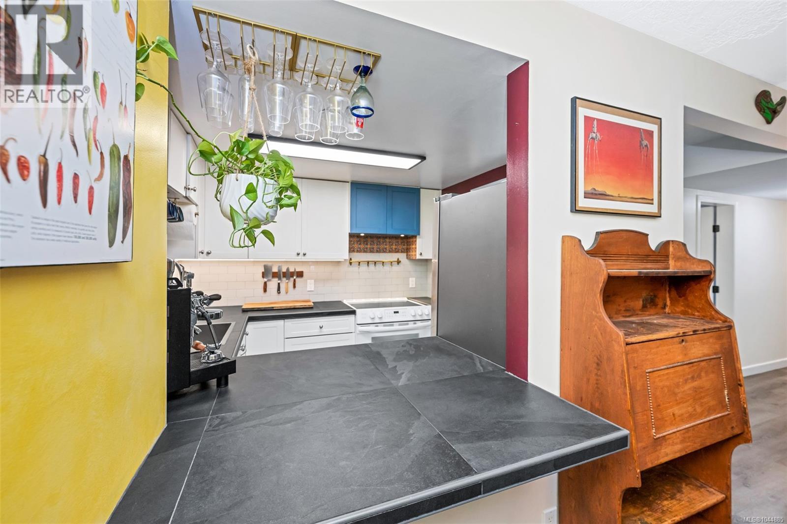 #102 1223 Johnson St - 14