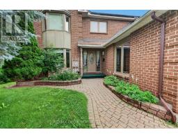 13 SHERK CRESCENT — photo 2