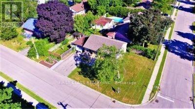 369 PALISER CRESCENT S - 18