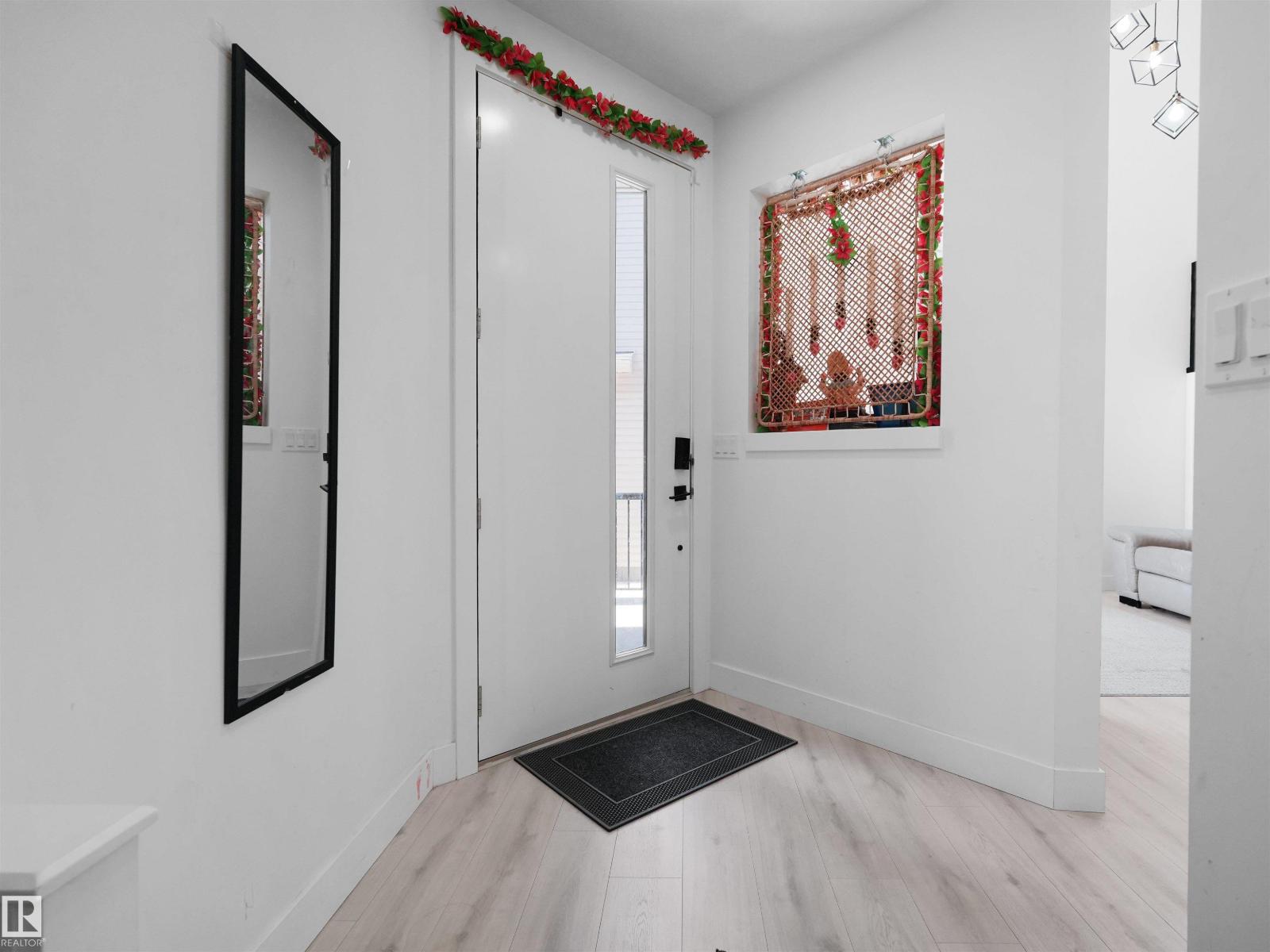 2520 12 AV NW NW, Laurel, Edmonton photo 4