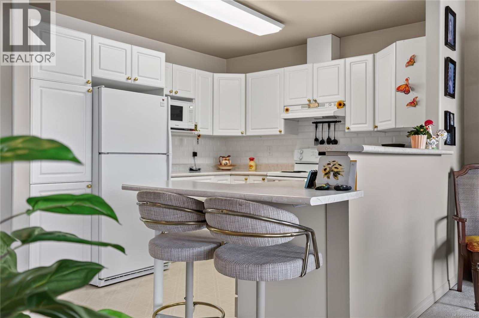 #9 5608 Strathcona St - 11