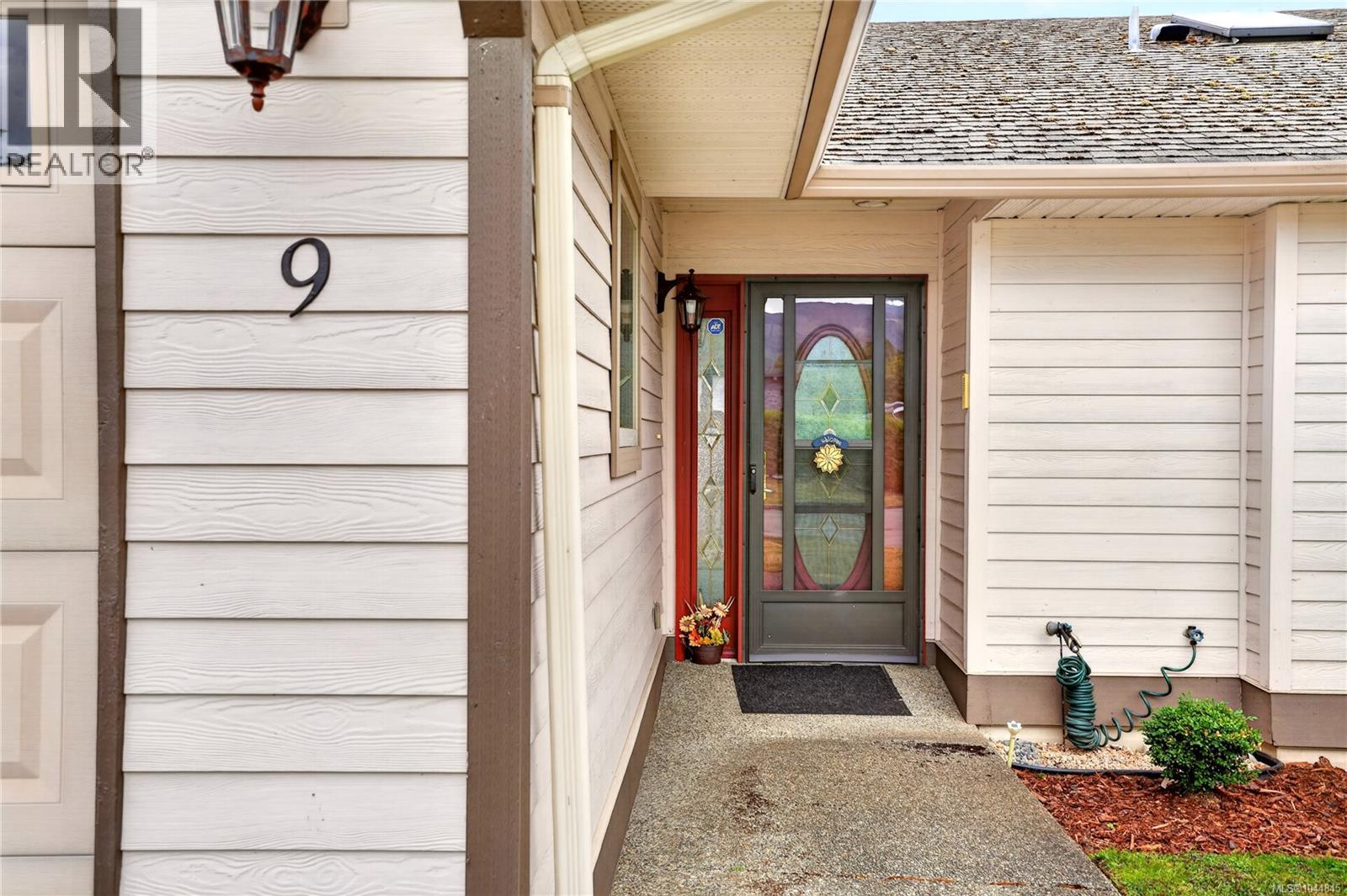 #9 5608 Strathcona St - 2