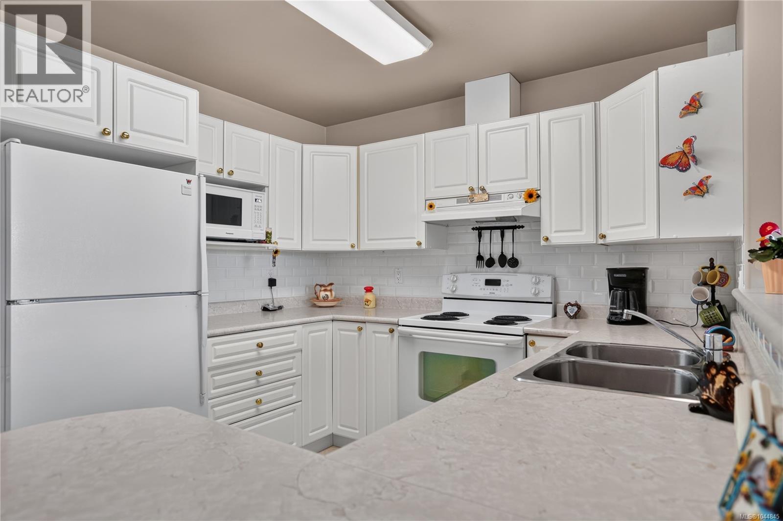#9 5608 Strathcona St - 9
