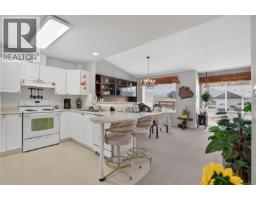 Kitchen - 9 5608 Strathcona St, Port Alberni, BC V9Y6X5 Photo 6
