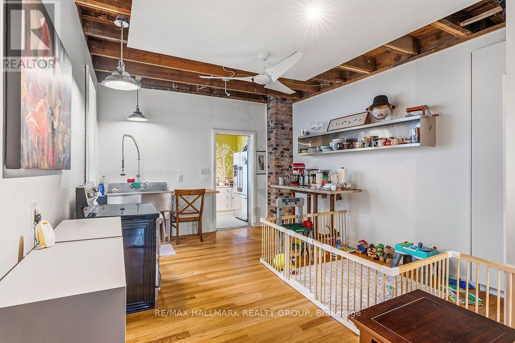 2 Bed, 1 Bath House for Rent in Ottawa – 439 KENT STREET, Ottawa – MLS# X13631774 - Image 14