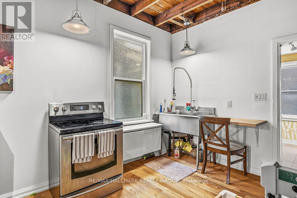 2 Bed, 1 Bath House for Rent in Ottawa – 439 KENT STREET, Ottawa – MLS# X13631774 - Image 15