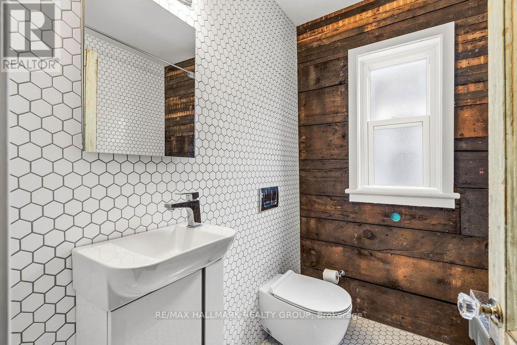 2 Bed, 1 Bath House for Rent in Ottawa – 439 KENT STREET, Ottawa – MLS# X13631774 - Image 27