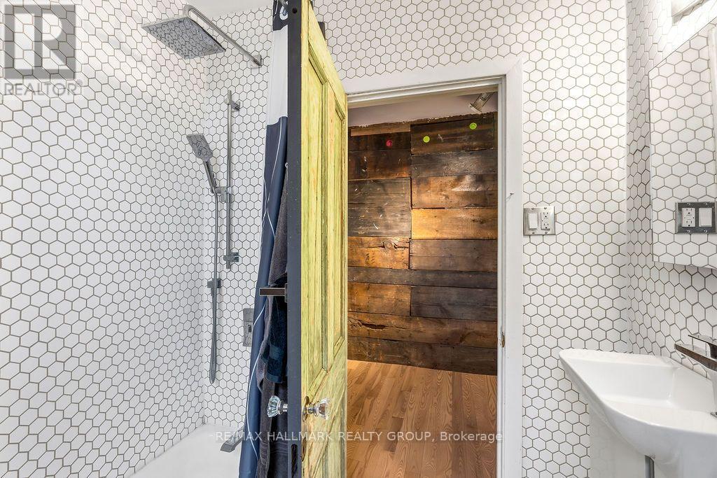 2 Bed, 1 Bath House for Rent in Ottawa – 439 KENT STREET, Ottawa – MLS# X13631774 - Image 28