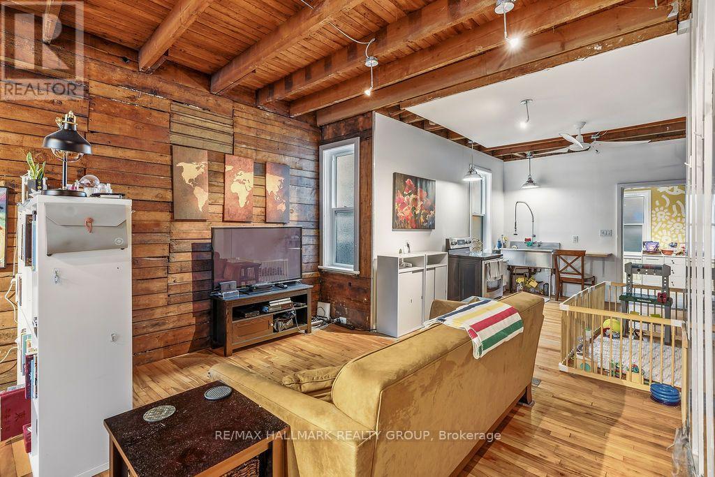 2 Bed, 1 Bath House for Rent in Ottawa – 439 KENT STREET, Ottawa – MLS# X13631774 - Image 8