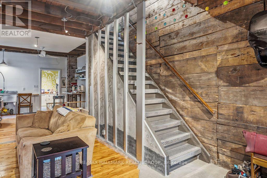 2 Bed, 1 Bath House for Rent in Ottawa – 439 KENT STREET, Ottawa – MLS# X13631774 - Image 9