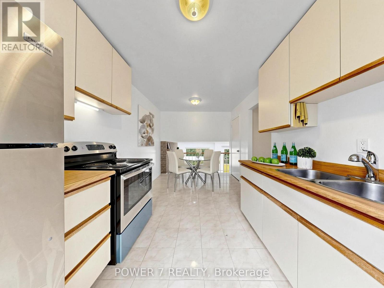 #5 77 RAMEAU DRIVE - 20