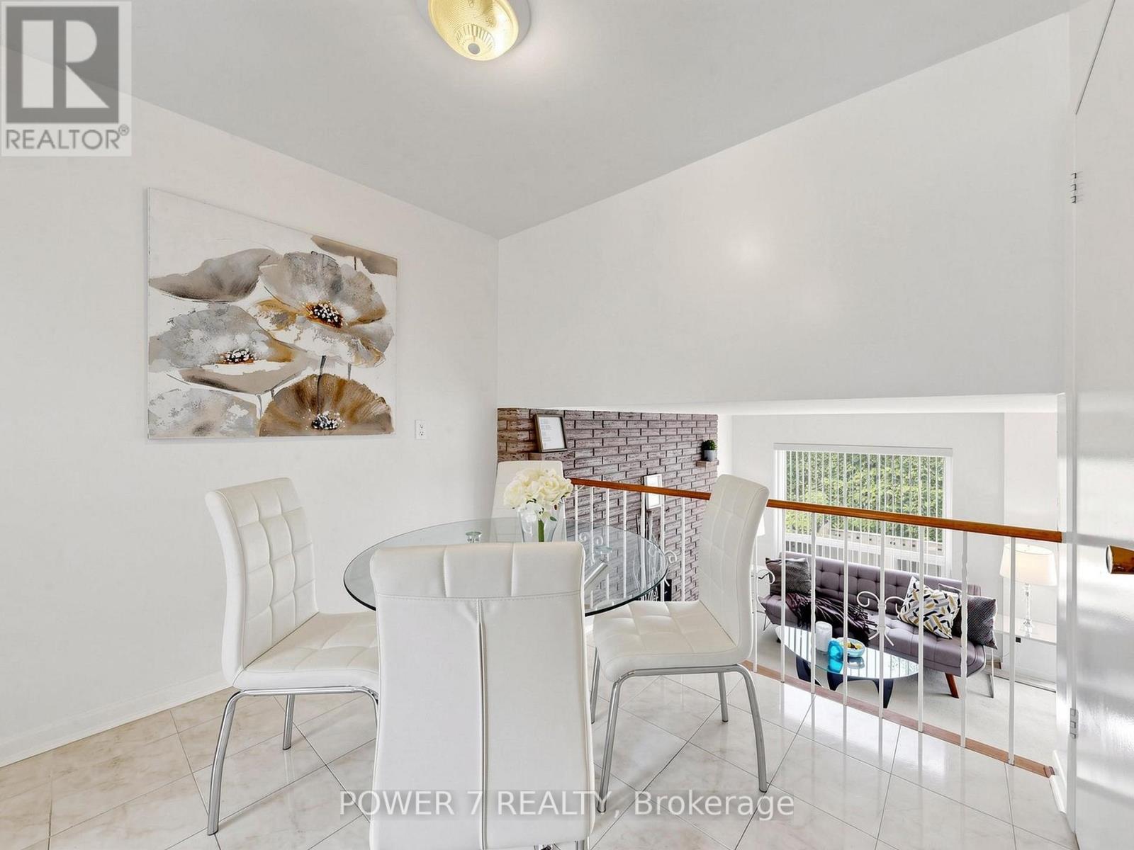 #5 77 RAMEAU DRIVE - 22