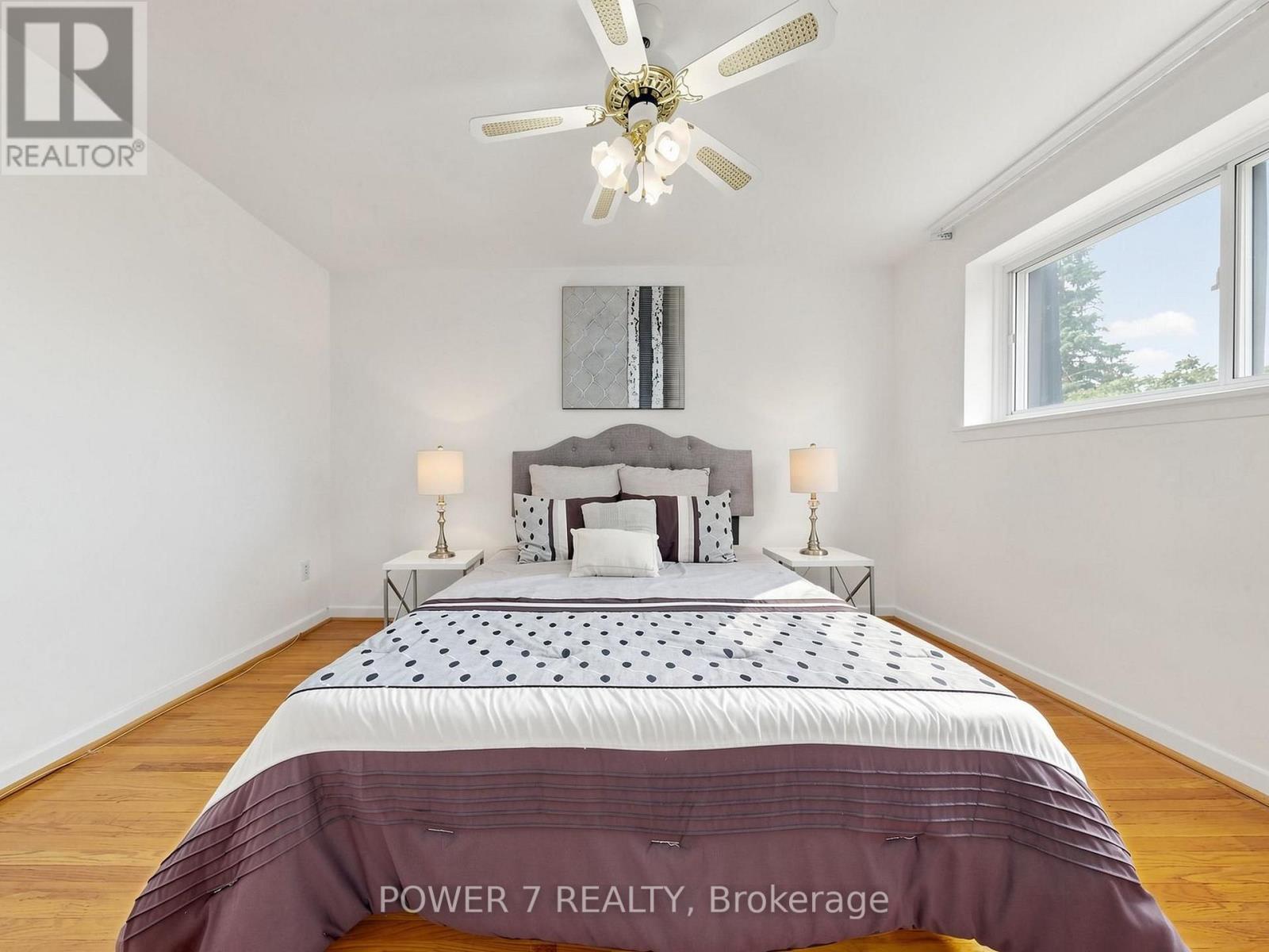 #5 77 RAMEAU DRIVE - 32
