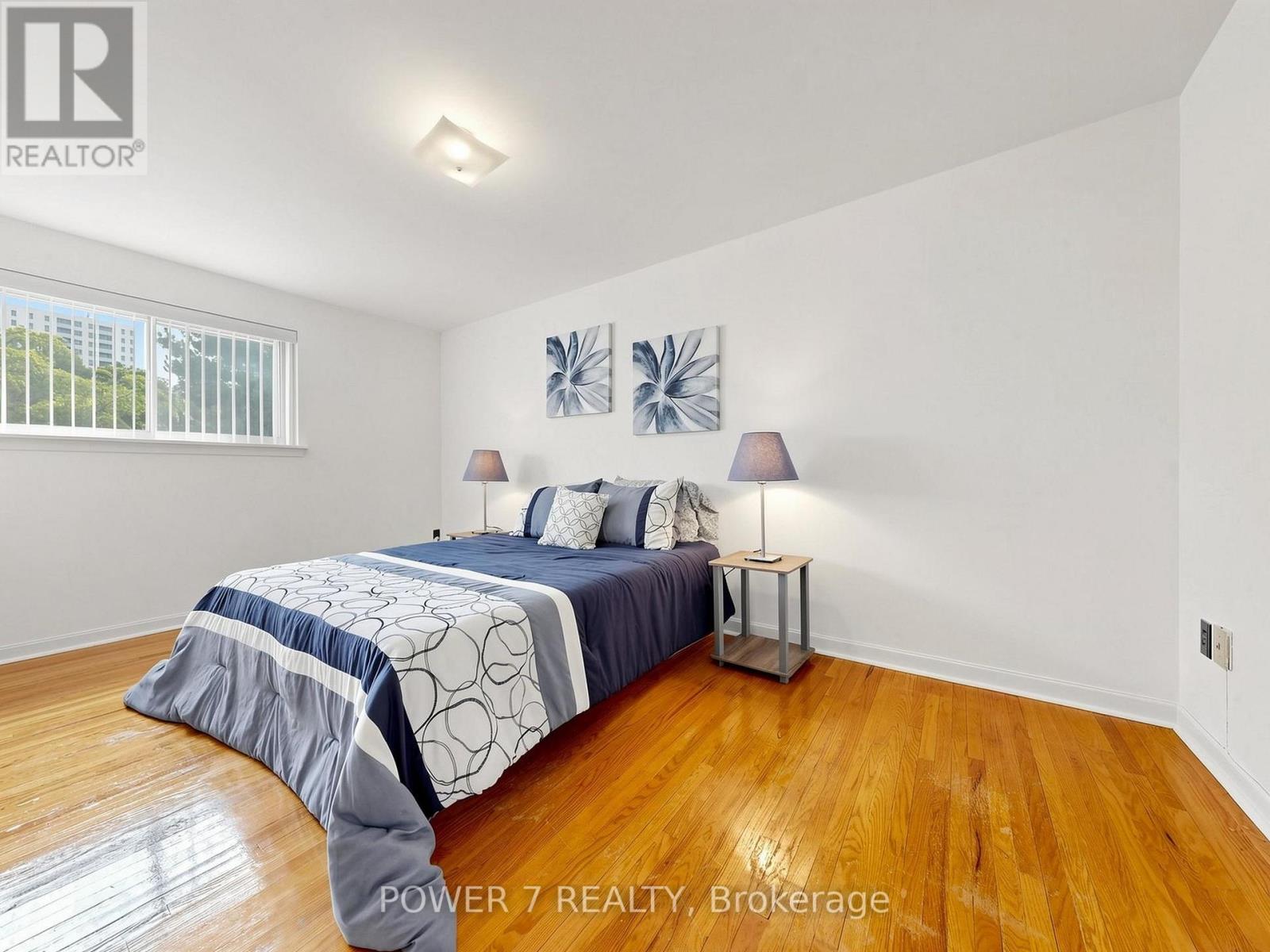 #5 77 RAMEAU DRIVE - 33