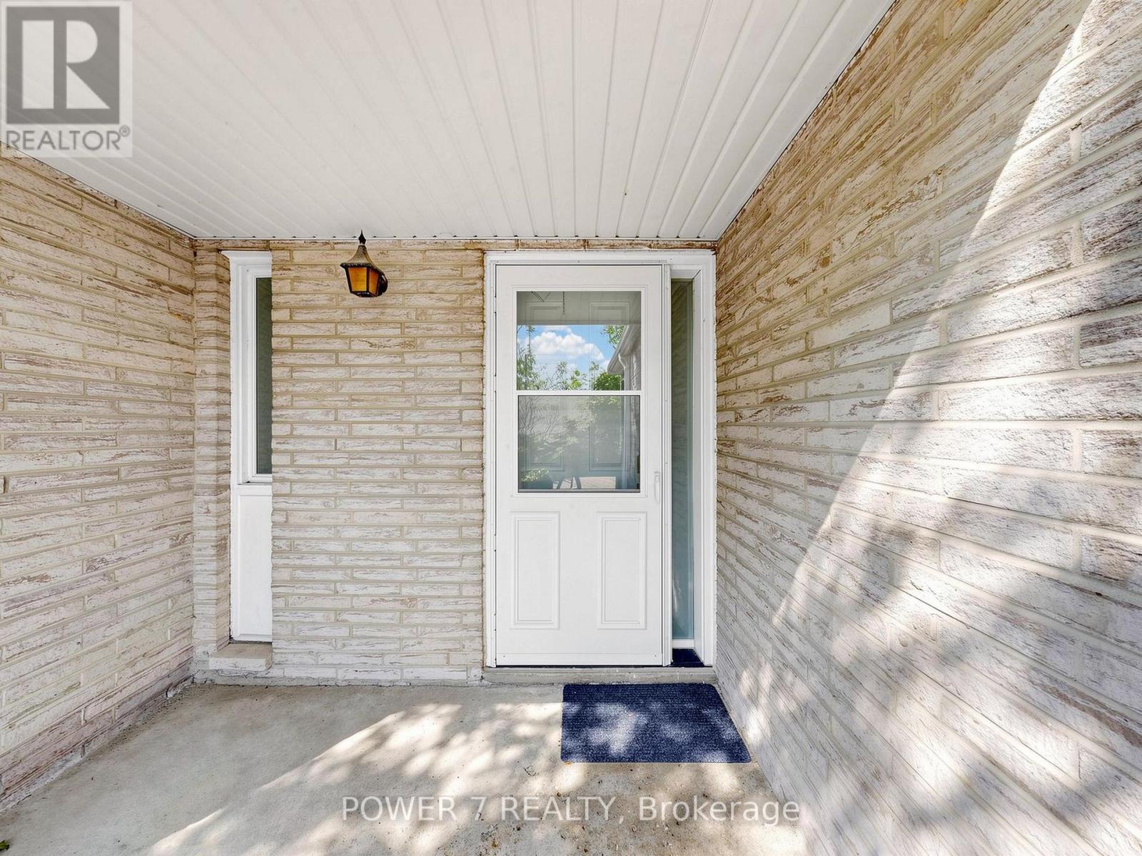 #5 77 RAMEAU DRIVE - 4