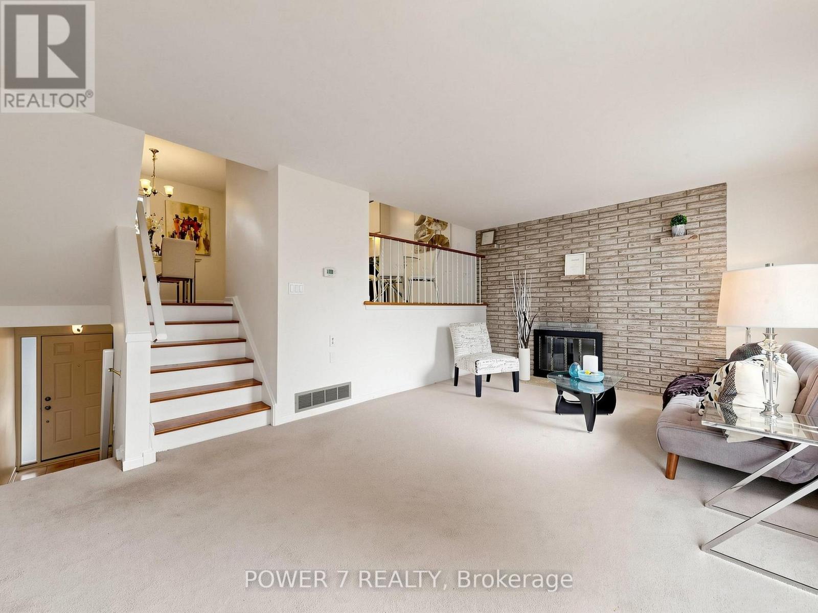 #5 77 RAMEAU DRIVE - 8