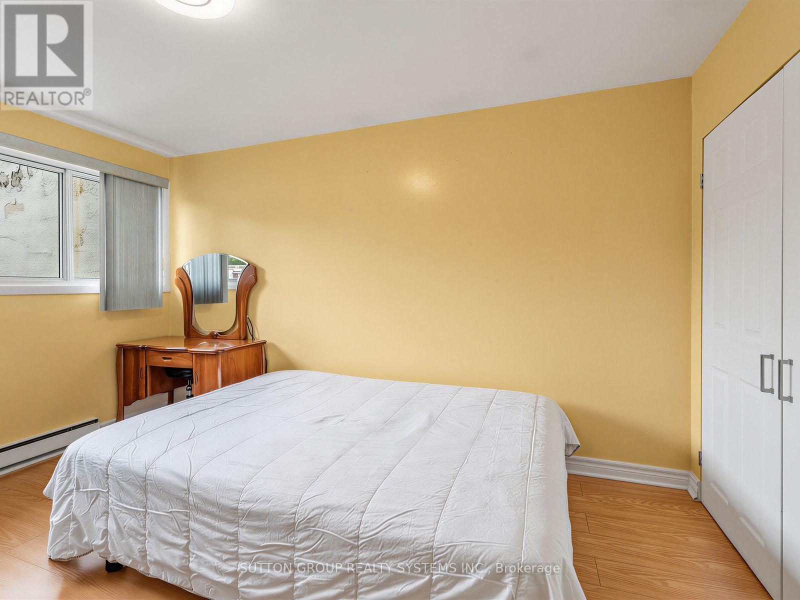 #86 2901 JANE STREET - 17