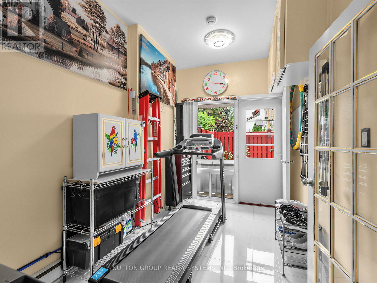 #86 2901 JANE STREET - 24