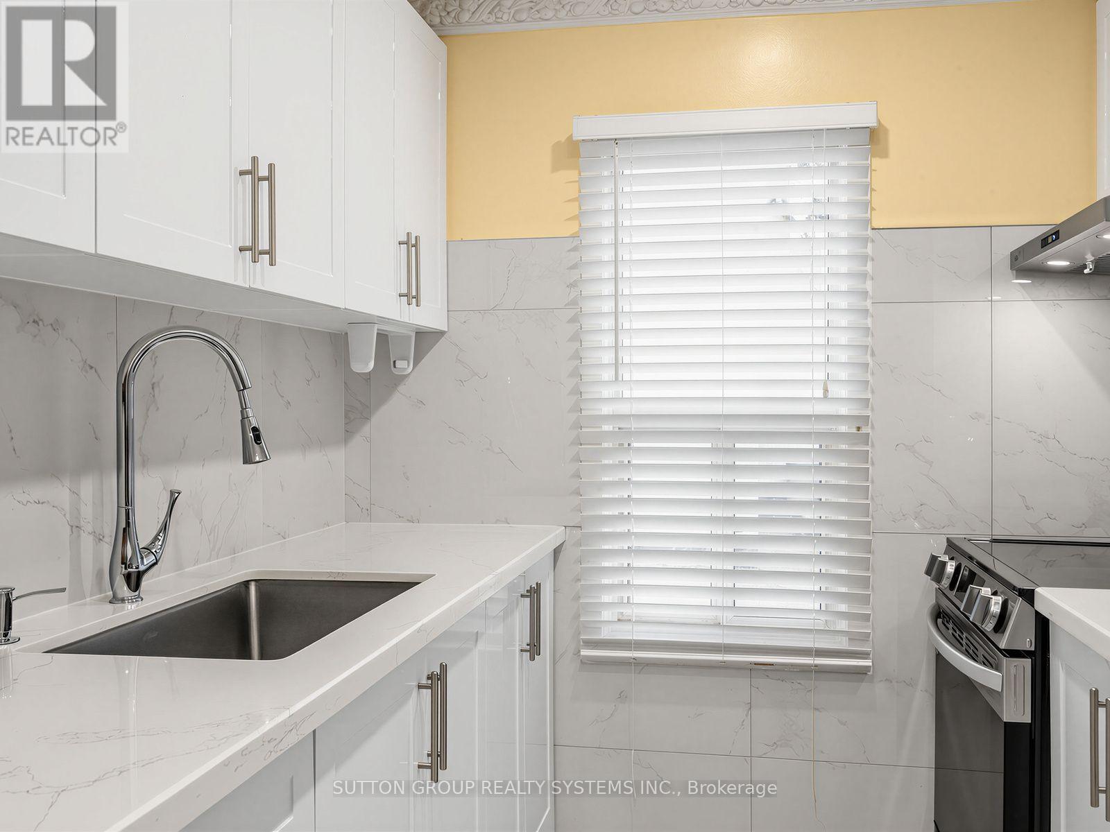 #86 2901 JANE STREET - 29