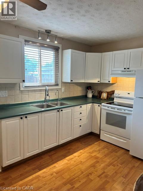 227 FERGUS Avenue Unit# 33 — photo 3
