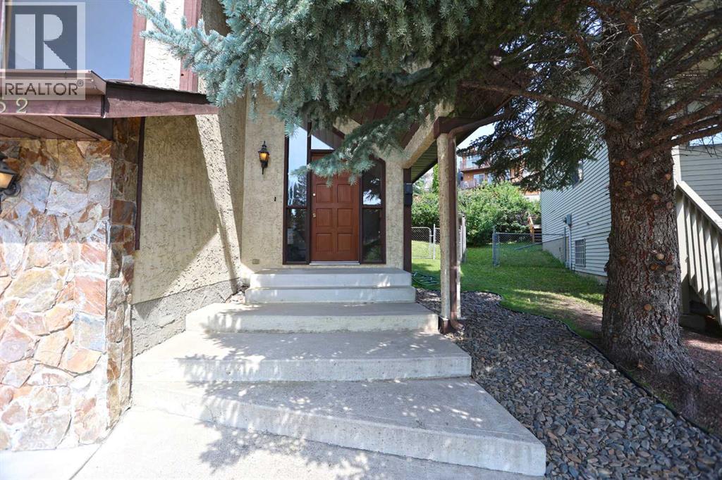 52 Edgeland Road NW, Edgemont, Calgary photo 5